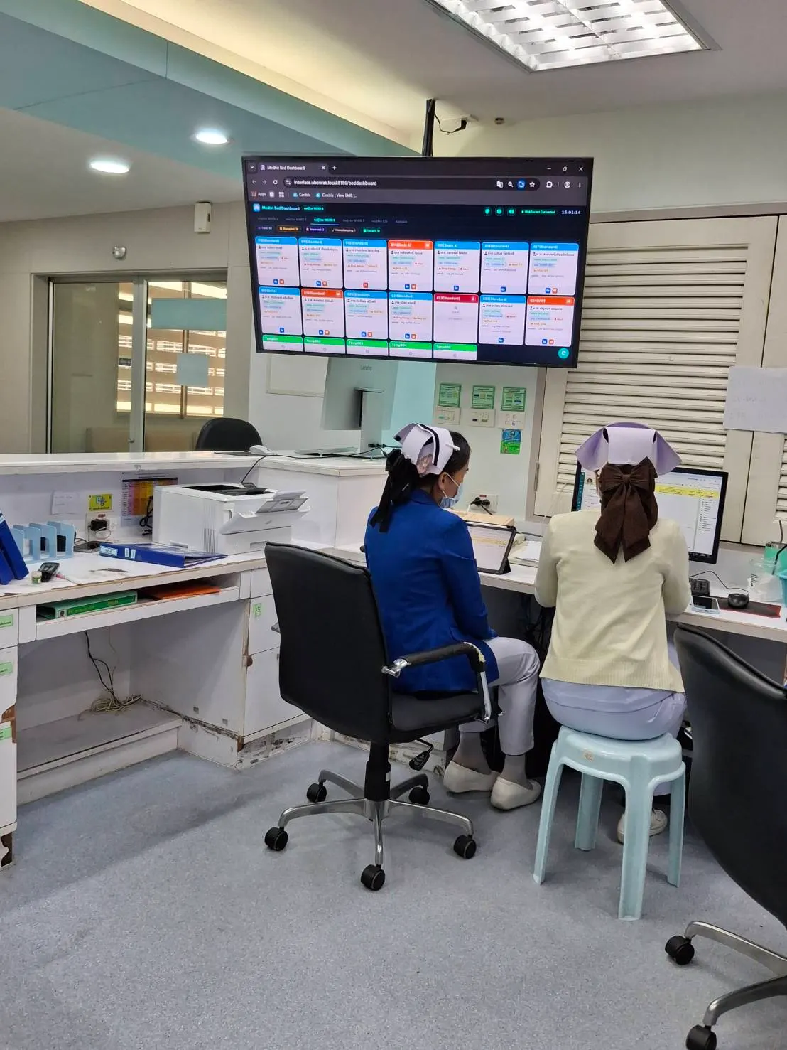 Ward Dashboard บนจอทีวีที่เคาน์เตอร์พยาบาล